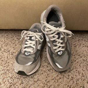 New Balance Classic Gray and White 990V6 Sneakers Size 6.5